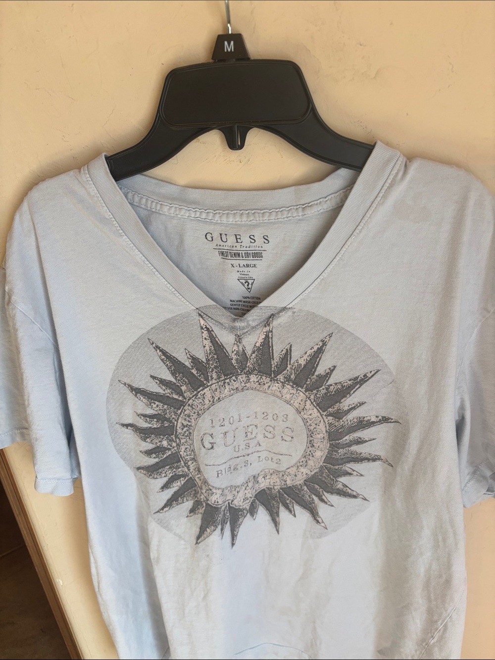 Guess tee! Men’s XL - Picture 2 of 3